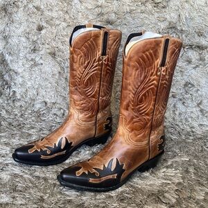 Charlie 1 Horse Men’s Brown Cowboy Boots Never Worn Still in the Box
